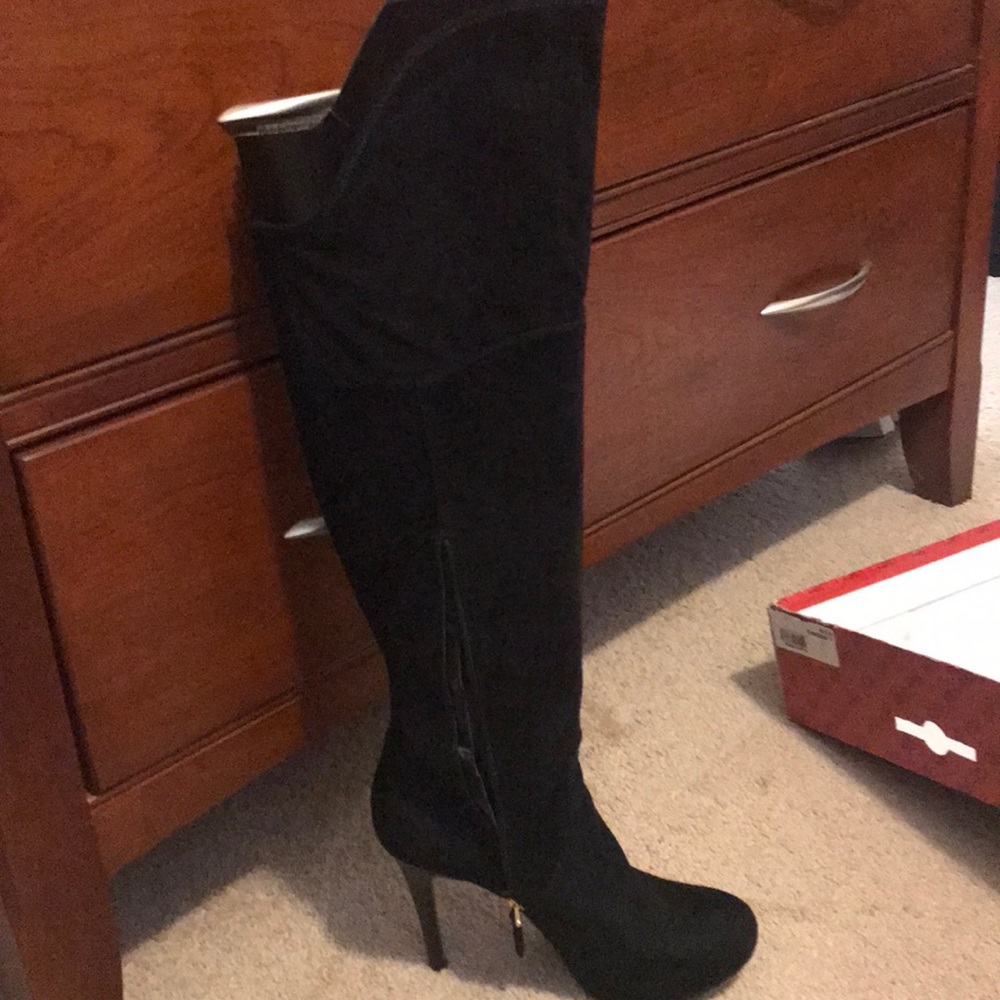 Guess knew high boots